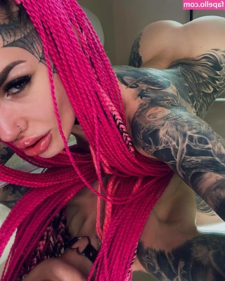 rss_shkoda [ rss-shkoda ] - A booty that’ll swallow up a whole thong 🍑😉