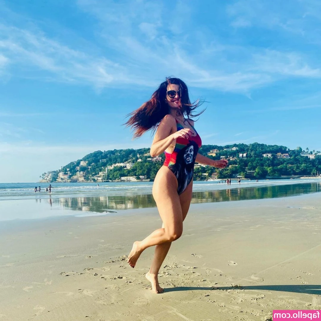 Mayana Neiva [ mayana-neiva ] - How many times do you think I will kiss you?🤭💋