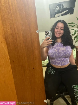 riahhh22 - My ass needs a good pounding want to do the honors 😘💖