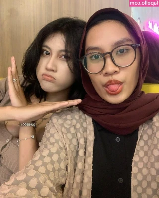 Deandra Aurelia - OMG 😂😂😂true story🤦🤦🤦 : I was fucking myself with a
