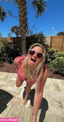 Elayna Raia [ elayna-raia ] - Let's escape the party and get a lil naughty 😈