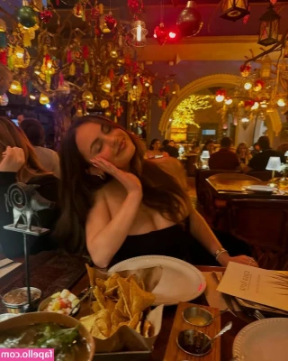 Sarabella Harris - sarabellaharriss - sexiisariii777 [ sarabella-harris-sarabellaharriss-sexiisariii777 ] - titties sitting pretty in my micro binki