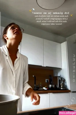 Sophie Breuer [ sophie-breuer ] - Clearly doing our own handbra is more effective than trying to do it