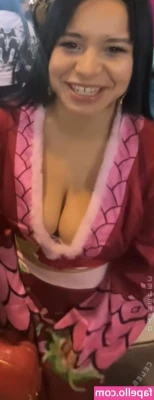Toxicgeral - Playing with my pussy right now who wants to watch 👅👅👅