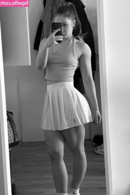 Lisa.lth [ lisa-lth ] - Would like to feel my tongue swirl around the tip of your dick,
