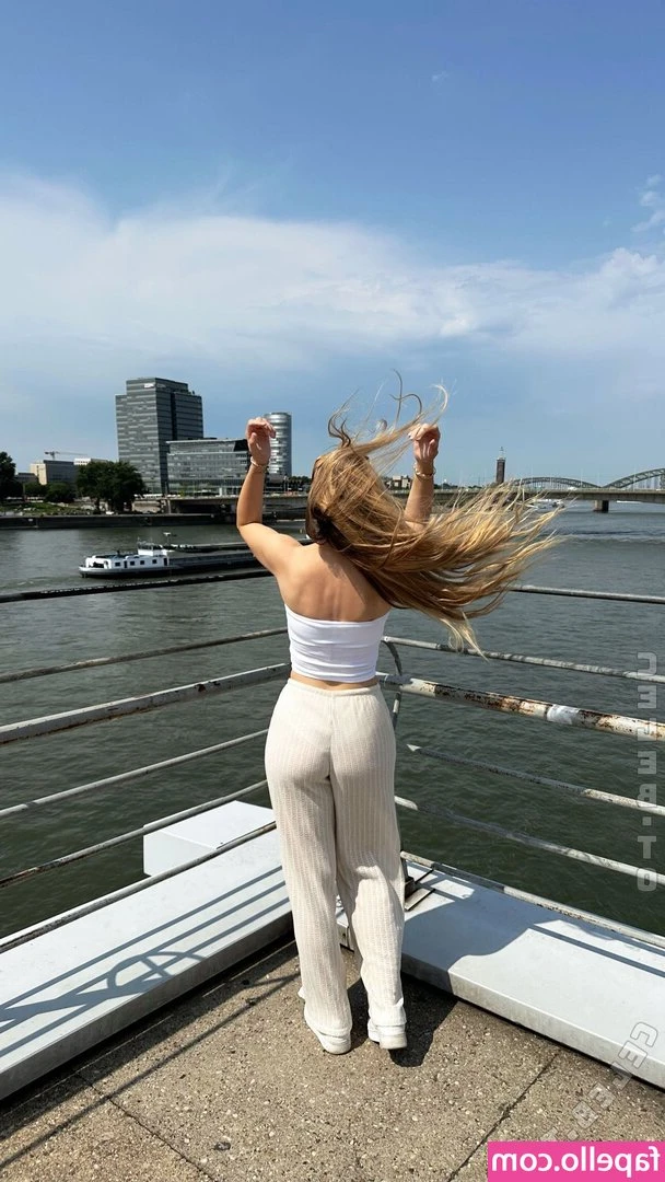 jani_stream [ jani-stream ] - Do you see the abs? 🧐🤔😋