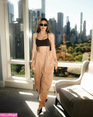 Elvana gjata [ elvana-gjata ] - Just a little weekend treat 💋