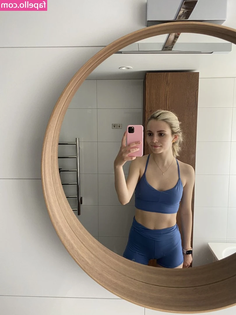 annacramling - Voyeur Stretch Sesh 👀