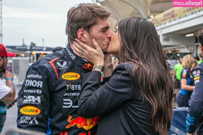Kelly Piquet [ kelly-piquet ] - Dads Barefoot down in florida in February
