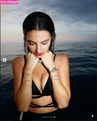 Kelly Piquet [ kelly-piquet ] - @annaclaireclouds and I just can't help but getting naughty when we