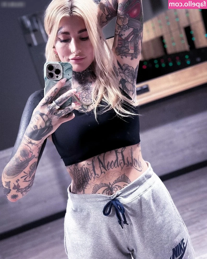 Julia Oertgen [ julia-oertgen ] - Cute sweater and blanket combination 😍