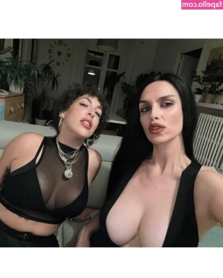 Castiza Vixens [ castiza-vixens-2 ] - Black bra 😘 black thong 😘 black heels 😘 felt like I should