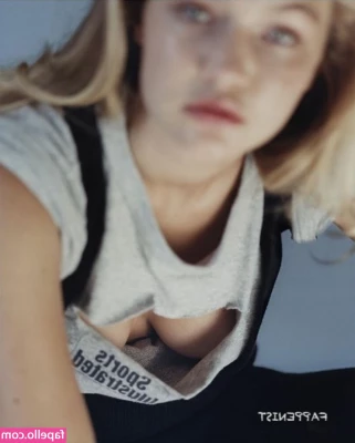 Gigi Hadid [ gigi-hadid ] - Photo set for my babies   tip so I can get a hotel room for me and my