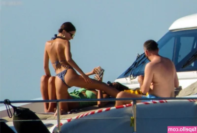 Gigi Hadid [ gigi-hadid ] - ***** New Video ****  Dildo And Cum PT2