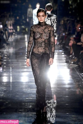 Gigi Hadid [ gigi-hadid ] - Wana see some hot B/G content pop up baby