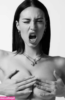 Sydney Lynn Carlson [ sydney-lynn-carlson ] - play with my tits and stroke my hair daddy? 😜🩷