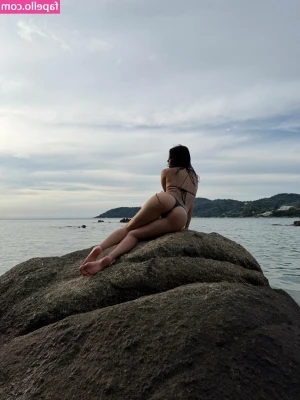 Vellari_feet [ vellari-feet ] - How hot do I look in this dress a sub bought me? 🥰