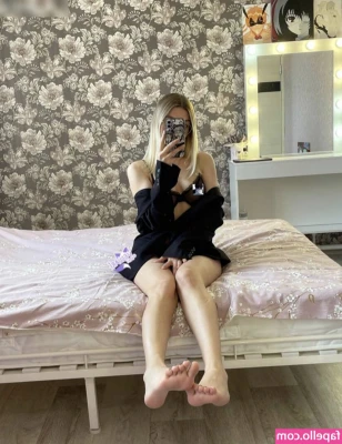 Vellari_feet [ vellari-feet ] - Who wants to build up a sweat with me?