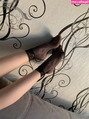 Vellari_feet [ vellari-feet ] - Insert hard 🍆 here 🤭