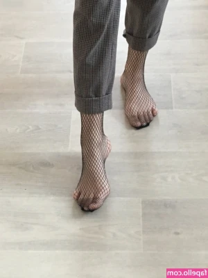 Vellari_feet [ vellari-feet ] - It has such a fun texture too :3