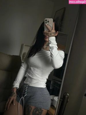 cangaaisi - Your cute alt gf wants to cover your face in kisses and do naughty