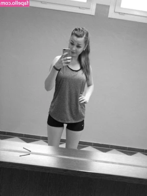 Simfinity Nina [ simfinity-nina ] - Do you like the way I move? 😘