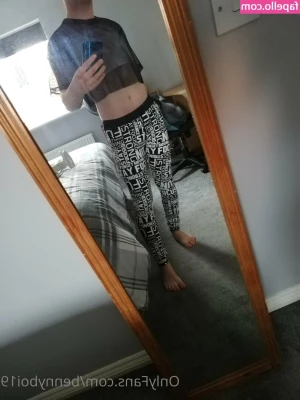 bennyboi19 - Can’t sleep so decide to take some pics in my underwear.