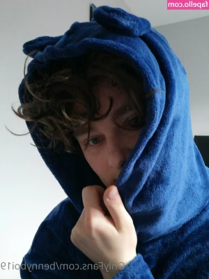 bennyboi19 - Do u want have sport with me and my big boobs
