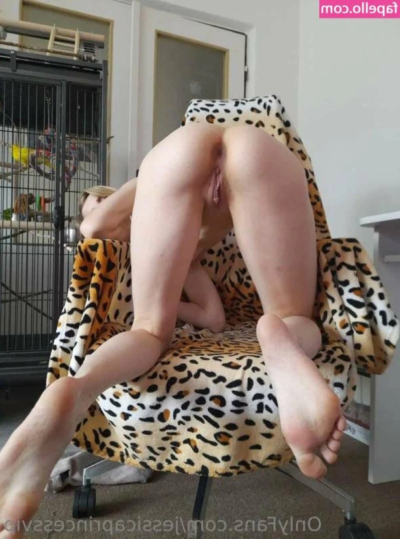 Jessica Princess [ jessica-princess ] - Let's start this Monday with a video showing soles who is going to