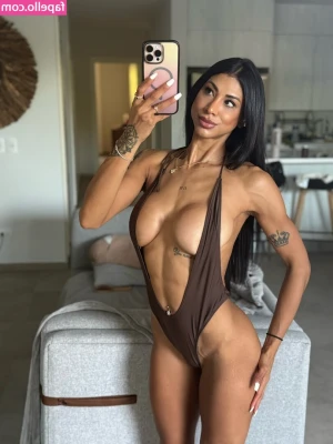 Cata Quintero [ cata-quintero ] - i love rubbing my pussy on my bed 😈🤤