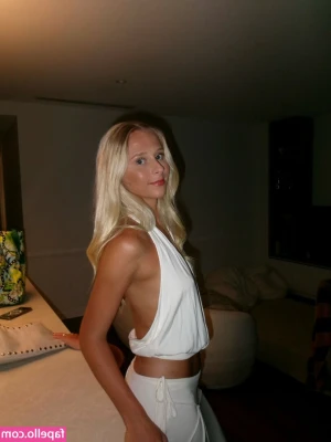 Meghan Hansen [ meghan-hansen ] - Ready for my kiss 😚