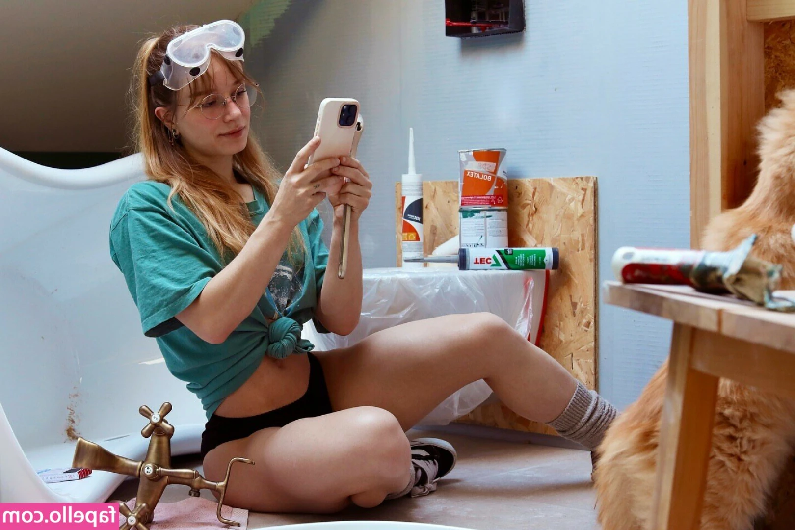 Aline Dessine | aline_dessine [ aline-dessine-aline-dessine ] - Glasses 👓  + flashing =  major sexy cuteness