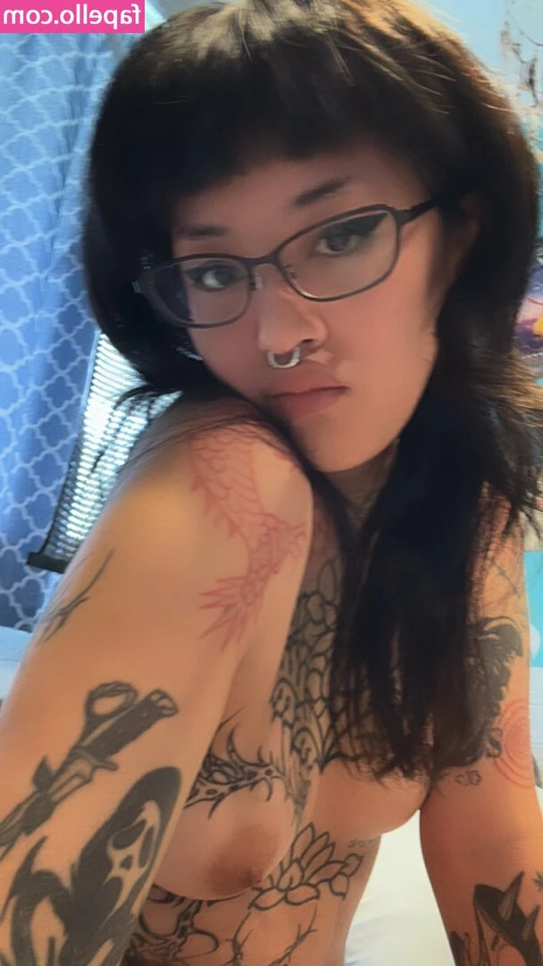 lowpolygoon - who has a school girl fetish ;) ?