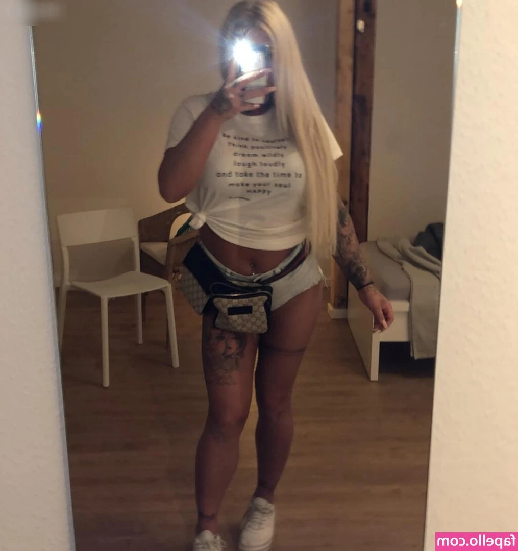 Anja Abi [ anja-abi ] - Imagine your dicklet trapped between my beautiful platform heels...