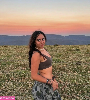 naughtynadia888 - Can you cream my back for me?