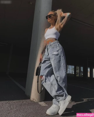 Carina_mthrfckr [ carina-mthrfckr ] - Is this top too small on me?