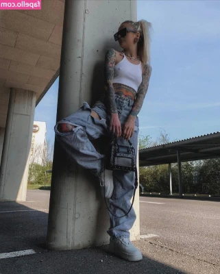 Carina_mthrfckr [ carina-mthrfckr ] - Stick you tongue deep inside me 💦