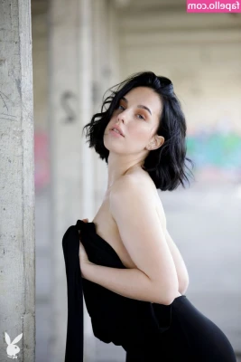 Marisa Ehret [ marisa-ehret ] - Good evening!!! Mind if I take my pants off? 🖤