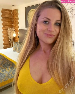 Mascha von Rascha [ mascha-von-rascha ] - Tiny girl with a big booty 🍑