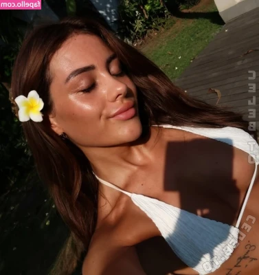Jess Mae [ jess-mae ] - Taking a study break just to tease you 💋  p.s. I got the issue