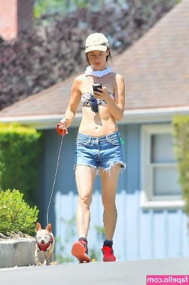 Juliette Lewis [ juliette-lewis ] - The booty is a mountain 🏔️