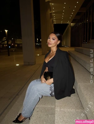 shakiravv - Share your opinion about tan lines in our chat ❤️