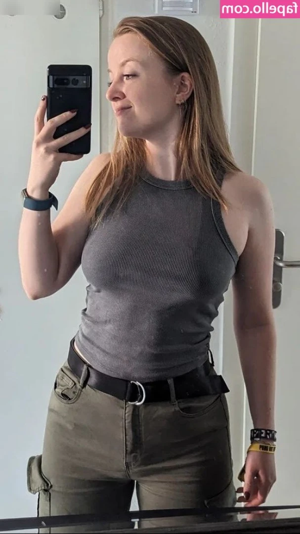 RayaOnAir - ✨Attention! Ready for my lips and tongue around your cock? ✨