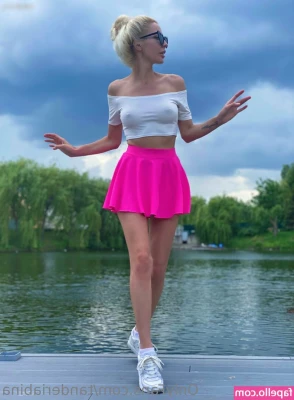 Tatyana Deriabina [ tatyana-deriabina ] - Wanna go on an adventure with me?
