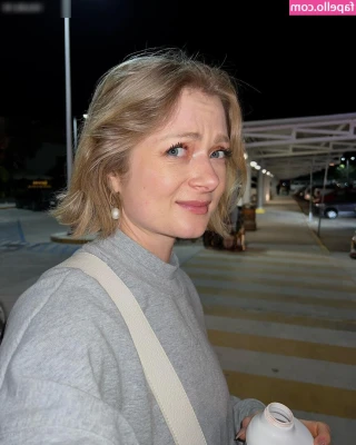 Anna Engelschall [ anna-engelschall ] - I’ve been edging for 3 hours straight and I’m so fucking horny..