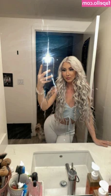 raynefq - I bet you wont be able to stop staring at my cleavage 🍆💦
