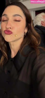 Lodovica Comello [ lodovica-comello ] - Some BIG booty on your timeline for Sunday Bumday 😘