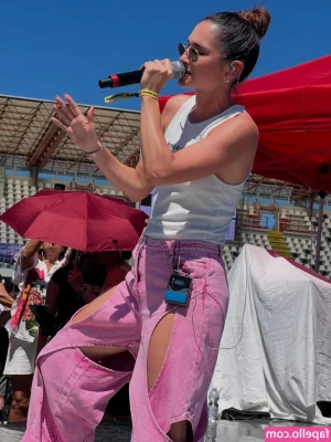 Lodovica Comello [ lodovica-comello ] - Quarantine ☹️
