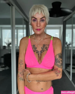 Astrid Zeegen Holt [ astrid-zeegen-holt ] - Tease 😈 I really need to record new videos, but I honestly