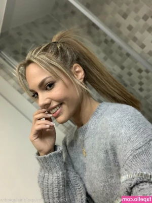 apolonialapiedra - My booty  Kiss it